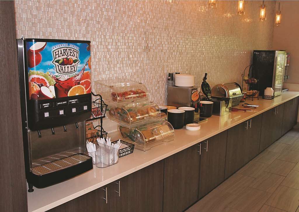 La Quinta Inn By Wyndham Indianapolis North Restaurant bilde